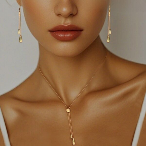 Teardrop-shaped pendant