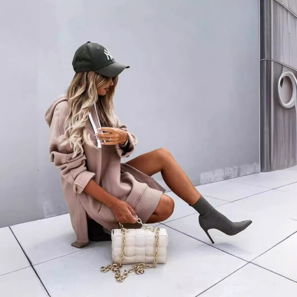 Long-sleeve solid-color hoodie