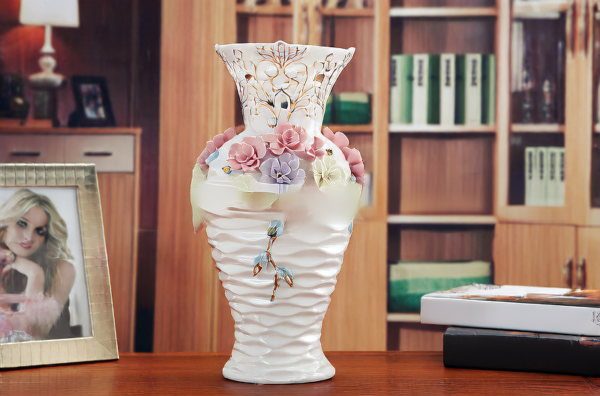 Hollow-out embossed floral pattern with spray painting